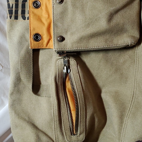 William Rast canvas bag with shoulder strap. - Picture 12 of 17